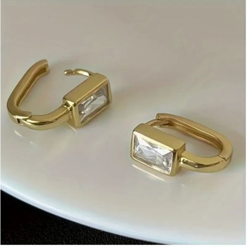 NEW Claira 18K Gold Plated CZ Cubic Zirconia Minimalist Huggie Hoop Earrings